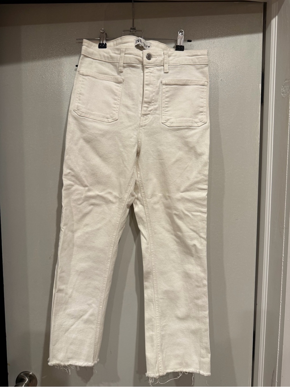 Zara White Cropped Ankle Jeans